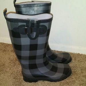 Black Rainboots